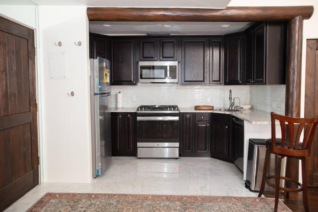 Aspen Stash Pad With Fireplace, Parking, W/D Экстерьер фото
